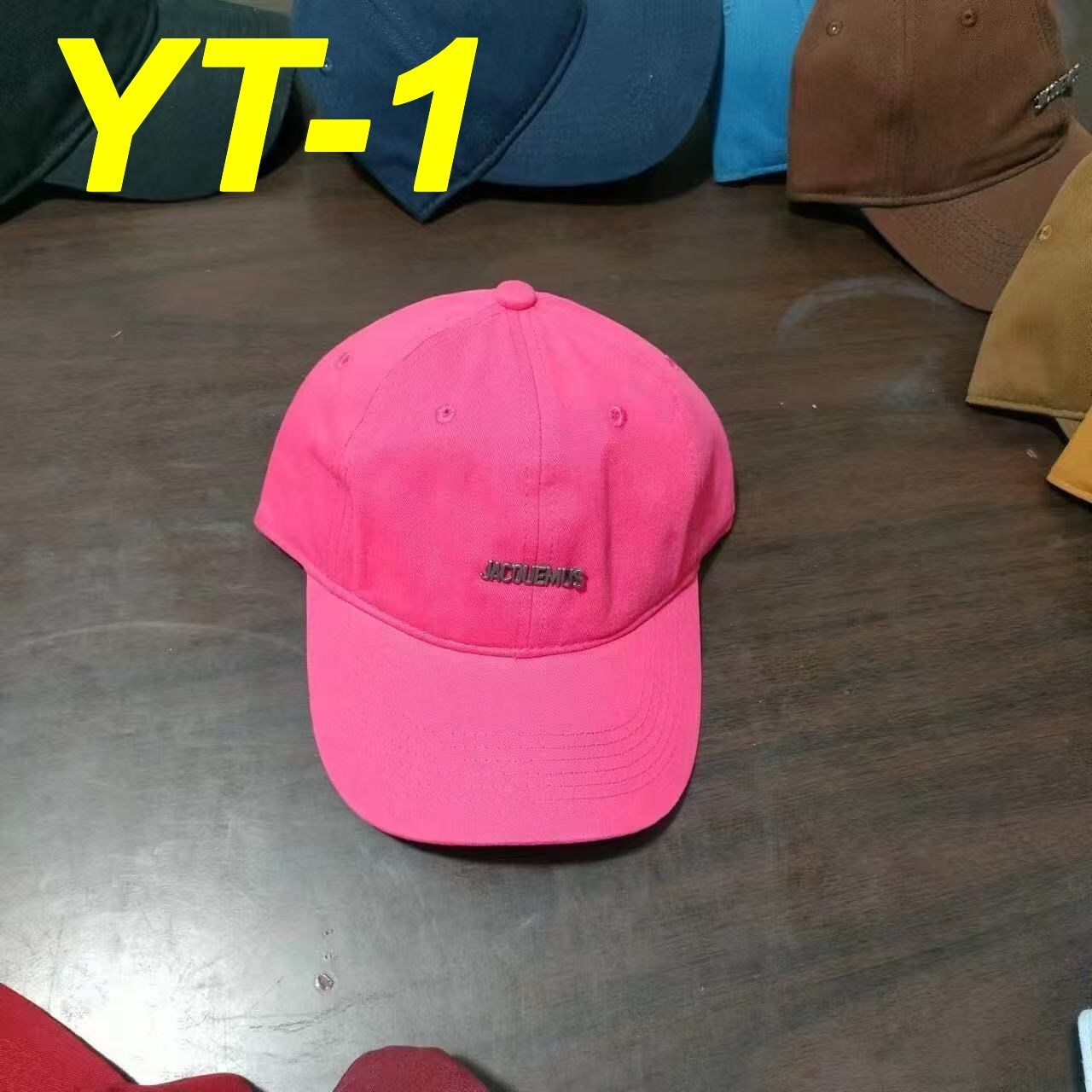 Gorra estilo Jacquemus