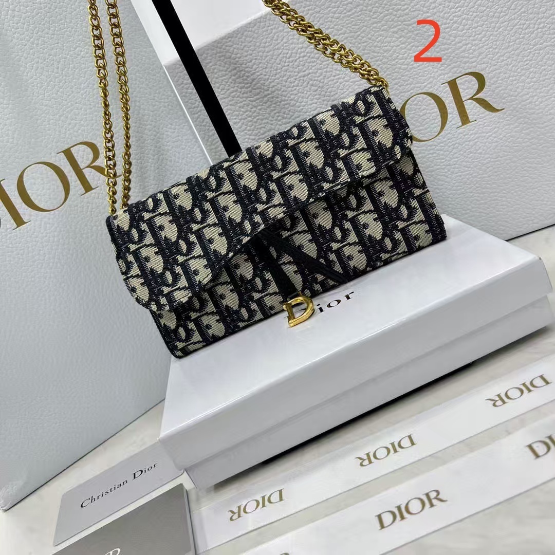 תיק בסגנון DIOR