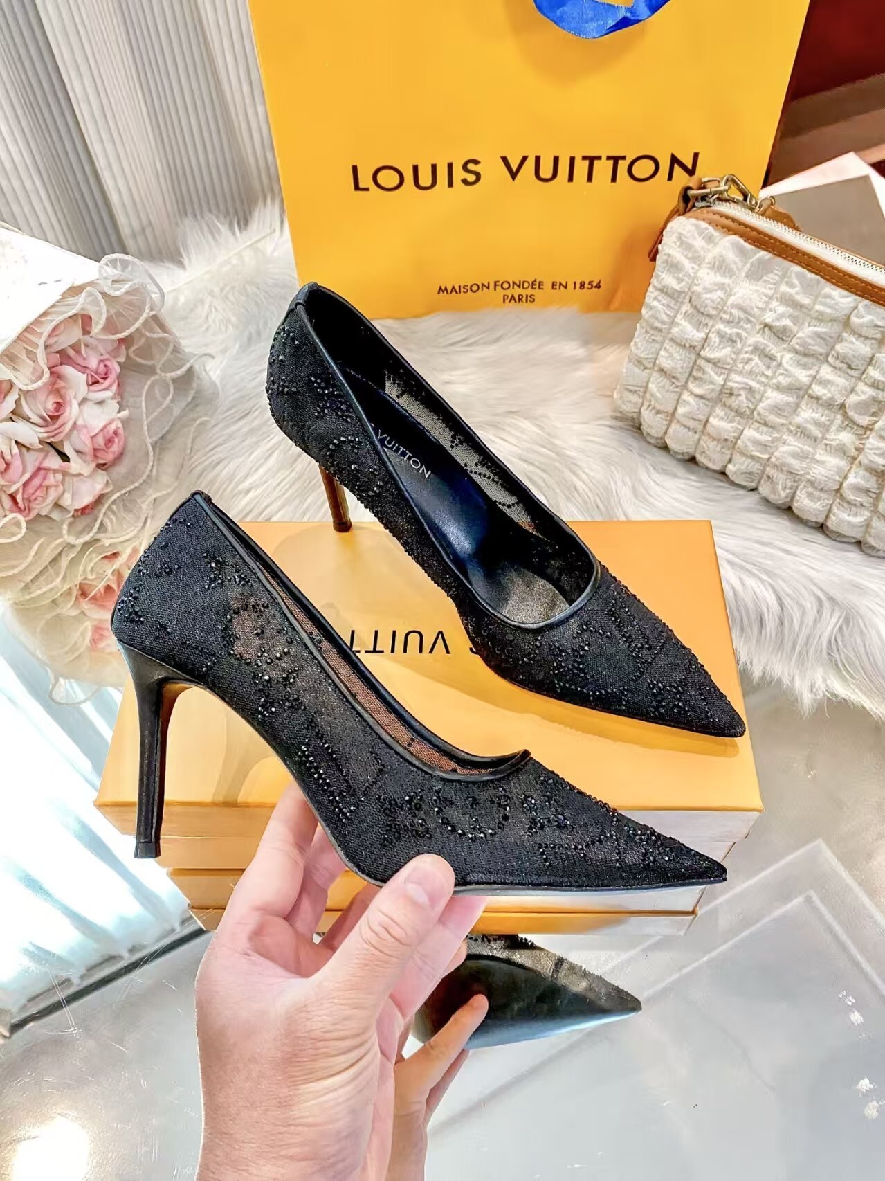 נעלי עקב בסגנון LOUIS VUITTON